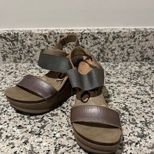 Elegant Brown and Gray Women's Sandals